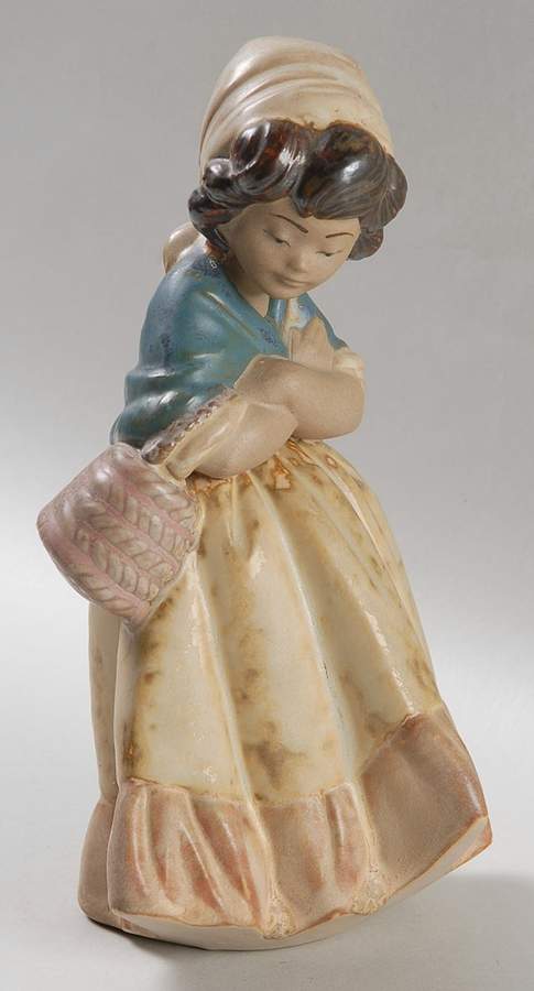 Farm Girls Gres Waiting-Girl With Arms Crossed - With Box by Lladro-1
