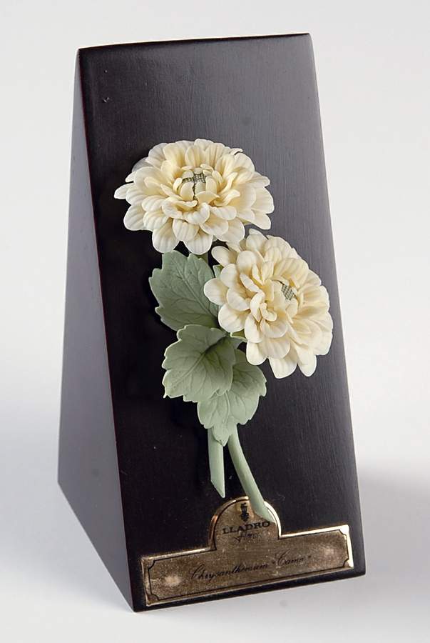 Floral Sculptures Chrysanthemum On Base - Boxed by Lladro-1