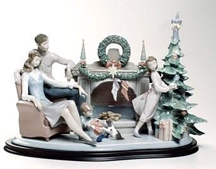 Christmas A Family Christmas - No Box by Lladro-1