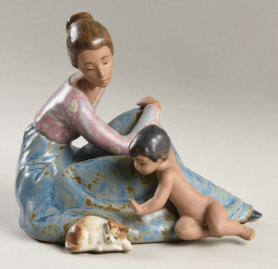 Women and Children Wake Up Kitty - No Box by Lladro-1