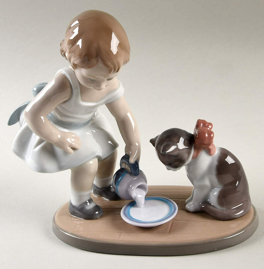 Children with Animals Kitty's Breakfast Time - With Box Bx327 by Lladro-1