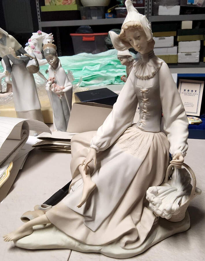 European Dutch Girl - Boxed by Lladro-1