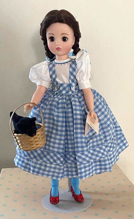 Wizard of OZ-Dolls Dorothy - Boxed by Madame Alexander-1