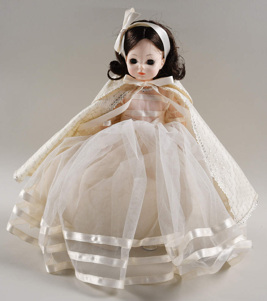 Classics-Doll Snow White - Cream Dress - Boxed by Madame Alexander-1