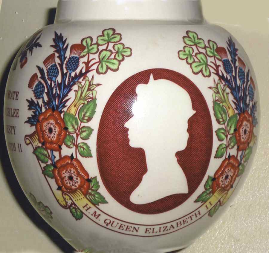 Masons Royalty Giftware Queen Elizabeth Ii-Silver Jubilee Jar - No Box by Mason's-1