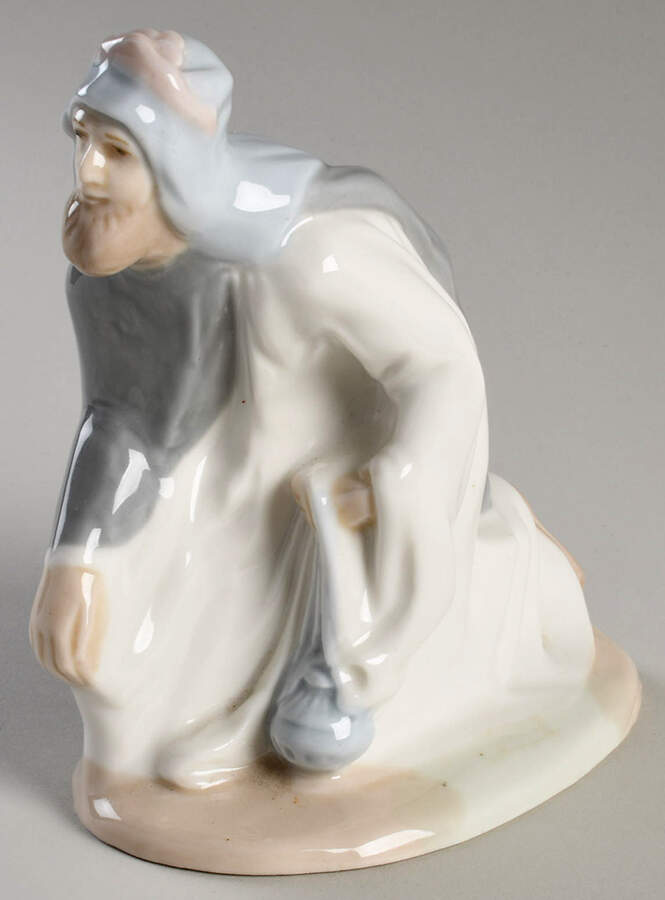 Mirmasu Porcelain Figurine Kneeling Man With Jar - No Box by Mirmasu Porcelain-1