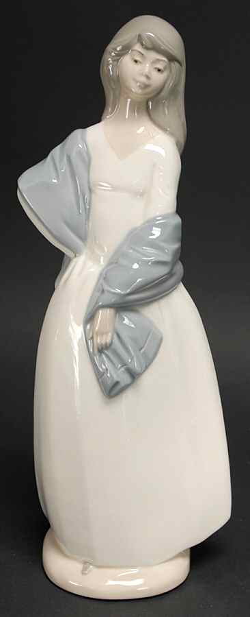Mirmasu Porcelain Figurine Girl With Shawl - No Box by Mirmasu Porcelain-1