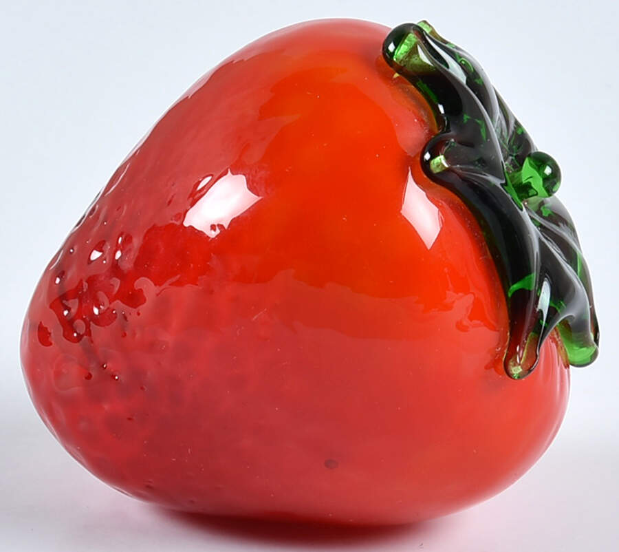 Murano Figurines Strawberry - Nb770, No Box by Murano Glass-1