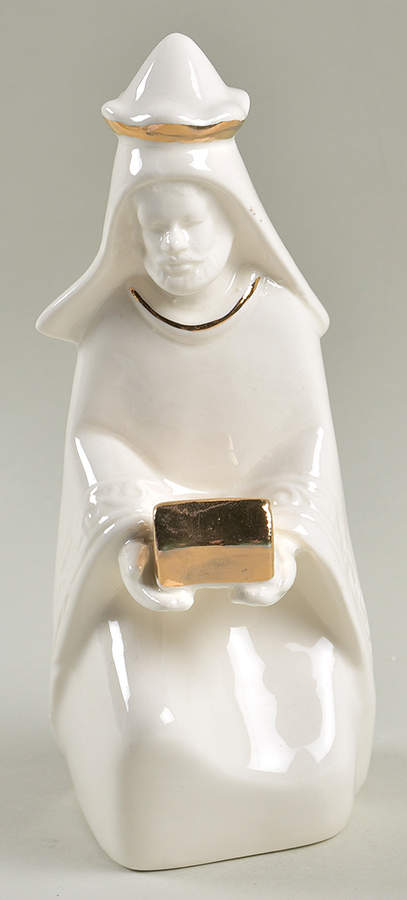 Holiday Splendor #3 King Kneeling - No Box by Mikasa-1