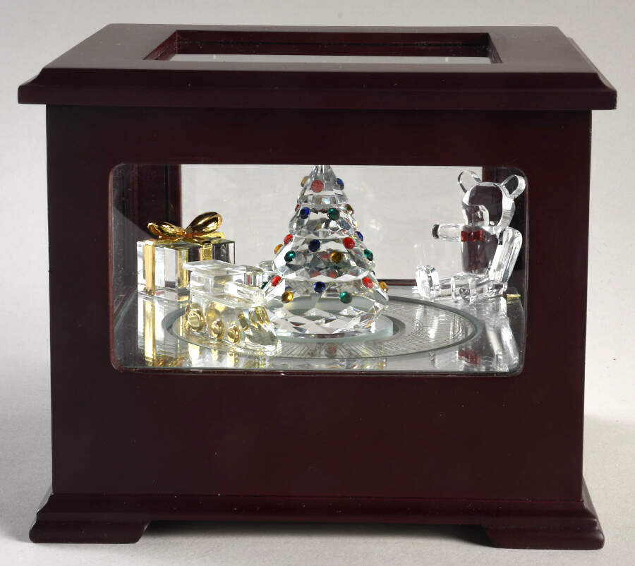 Plaid Tidings Christmas Tree With Train - No Box by Mr Christmas-1