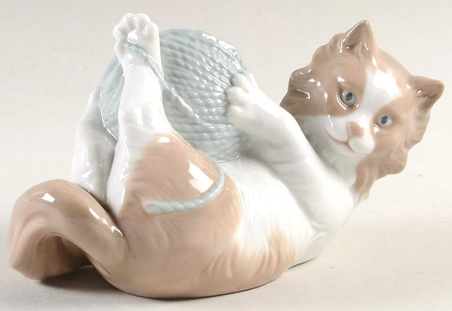 Cats and Dogs Playful Kitten With Yarn - No Box by Nao-1