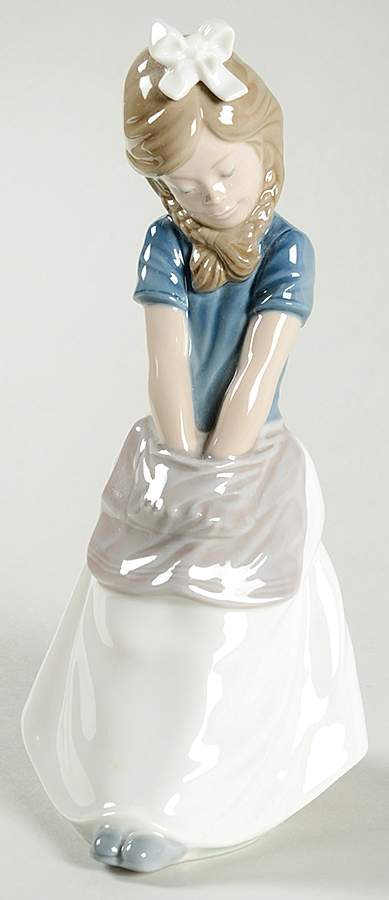 Girls Thinkin - Boxed by Nao-1