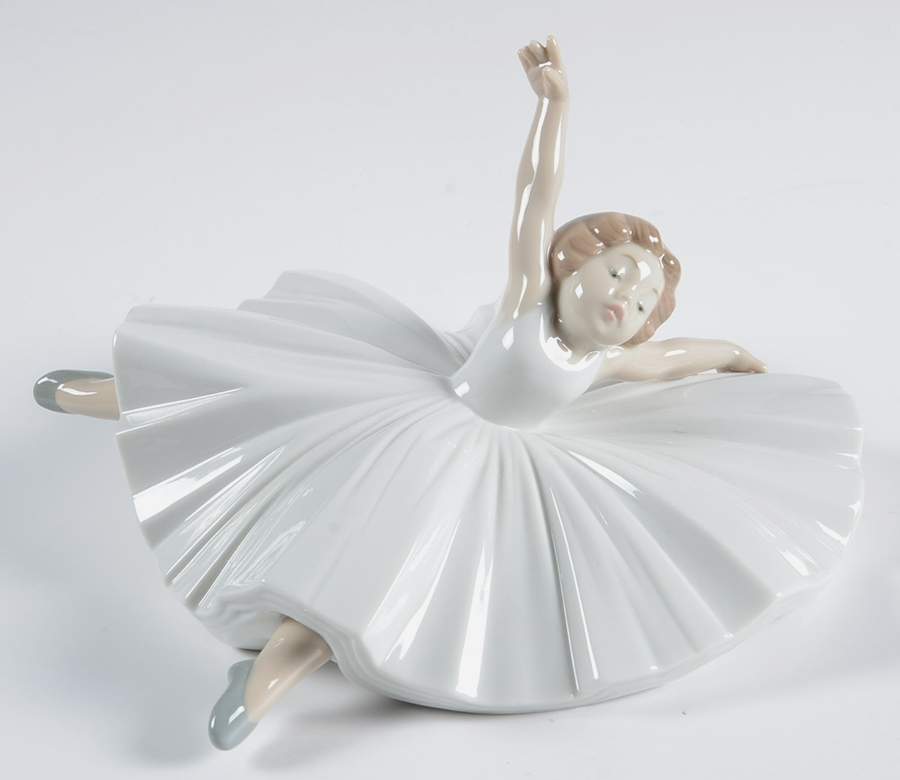 Dancers Dancer's Pose - No Box by Nao-1