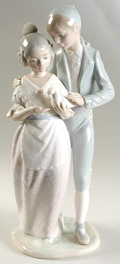 SPANISH TRADITIONS Valencian Couple - Boxed by Nao-1