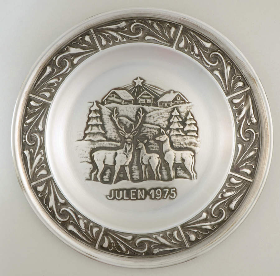 Norwegian Pewter Christmas Plate Feeding The Deer-Christmas In Vestfold - Boxed by Norwegian Pewter-1