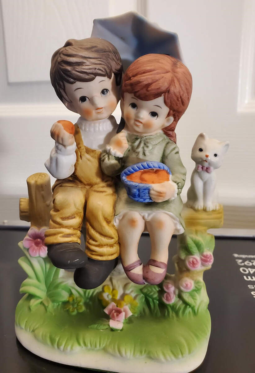 Figurines Boy And Girl Sitting On Fence - No Box by Norleans-1