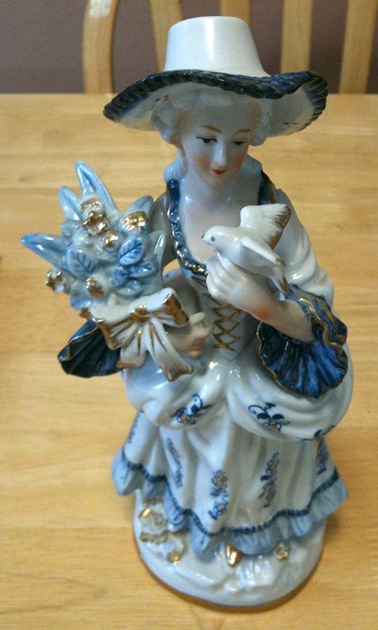 Figurines Lady With Bird - No Box by Norleans-1