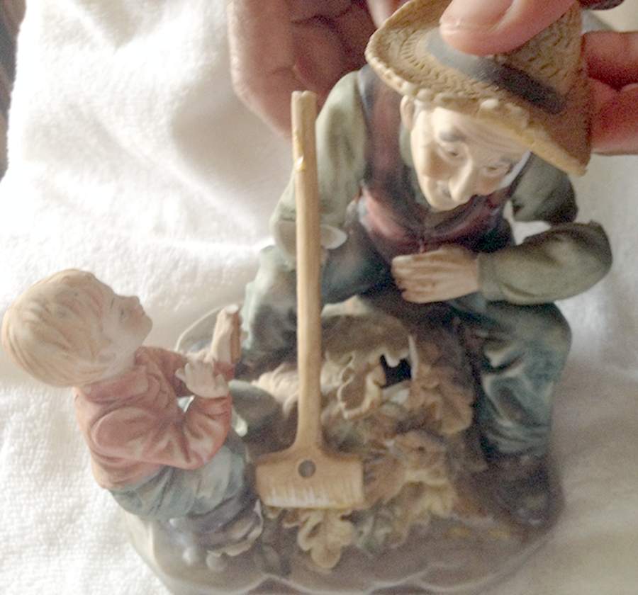 Figurines Old Man W/ Grandson-Lamp - No Box by Norleans-1