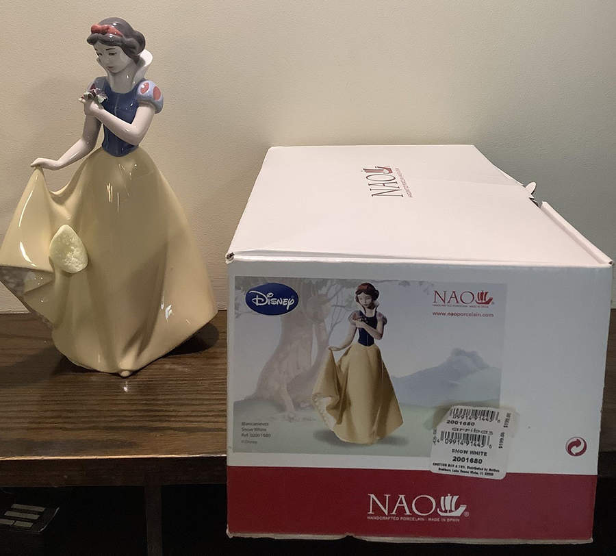 Disney Snow White - No Box by Nao-1