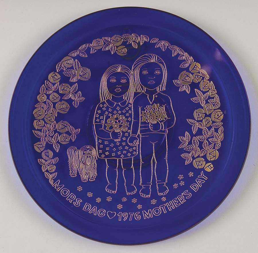 Mothers Day Plate Children & Puppy - Boxed by Orrefors-1