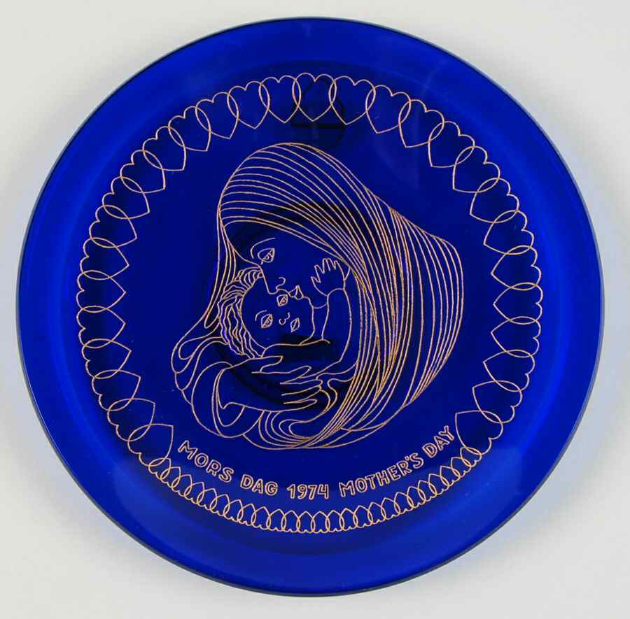 Mothers Day Plate Mother & Child - No Box by Orrefors-1