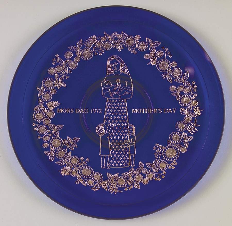 Mothers Day Plate Mother & Child - No Box by Orrefors-1