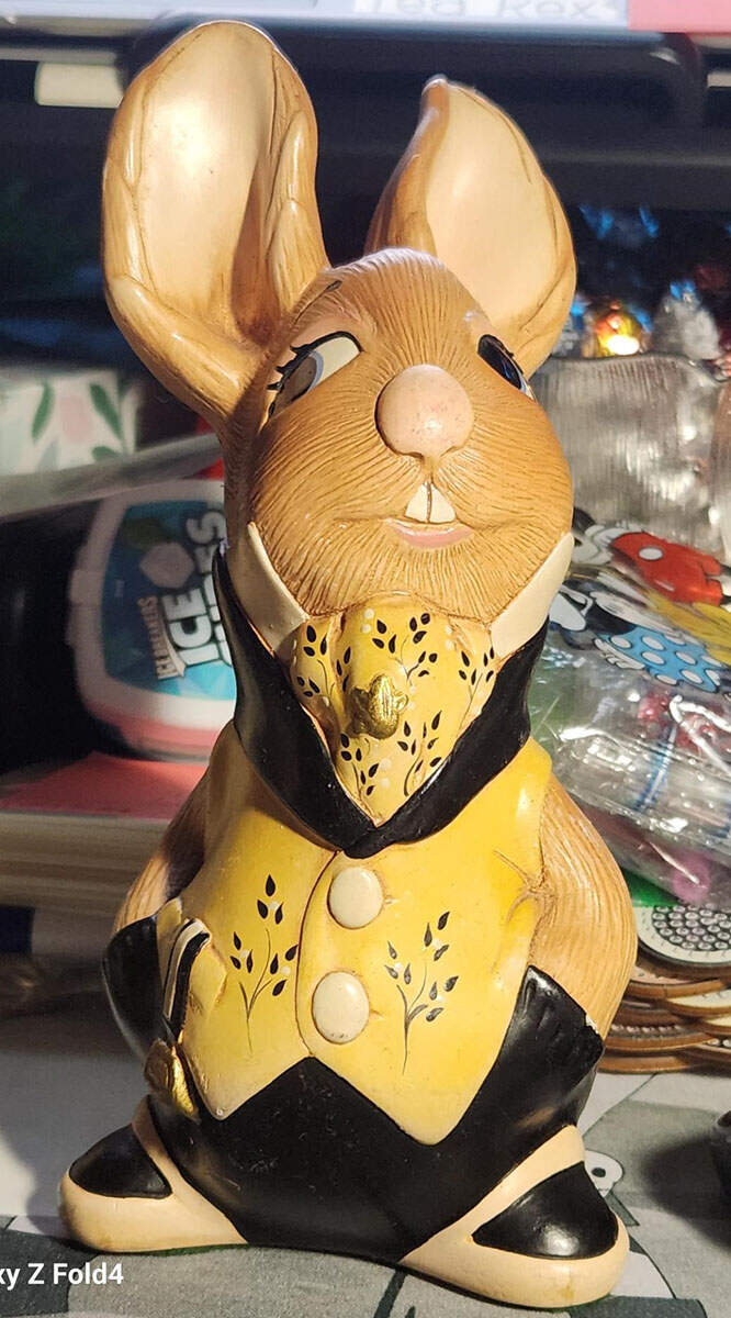 PenDelfin Figurine Uncle Soames-Yellow Vest/Leaves - No Box by PenDelfin-1