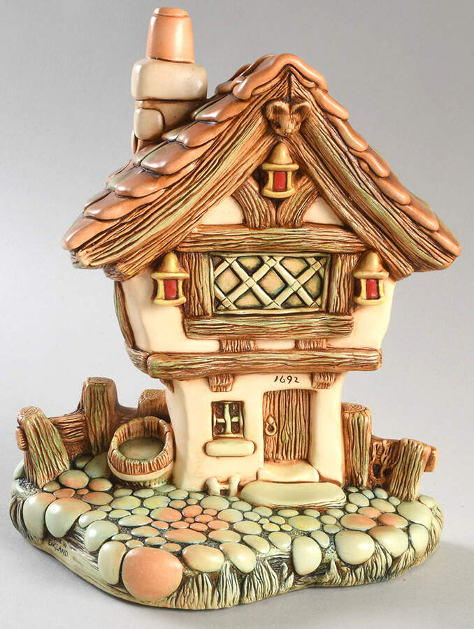 PenDelfin Figurine Cobble Cottage - Red Lights - With Box by PenDelfin-1