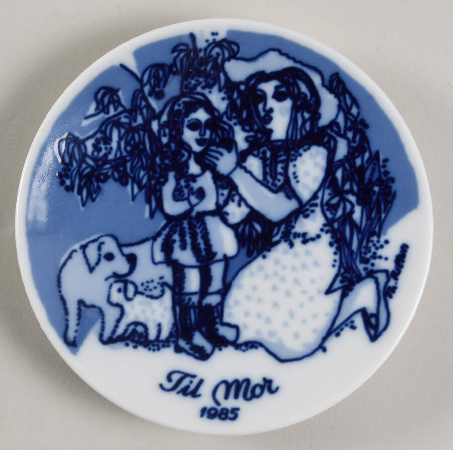 Mothers Day Plate Dressing Up - With Box by Porsgrund-1