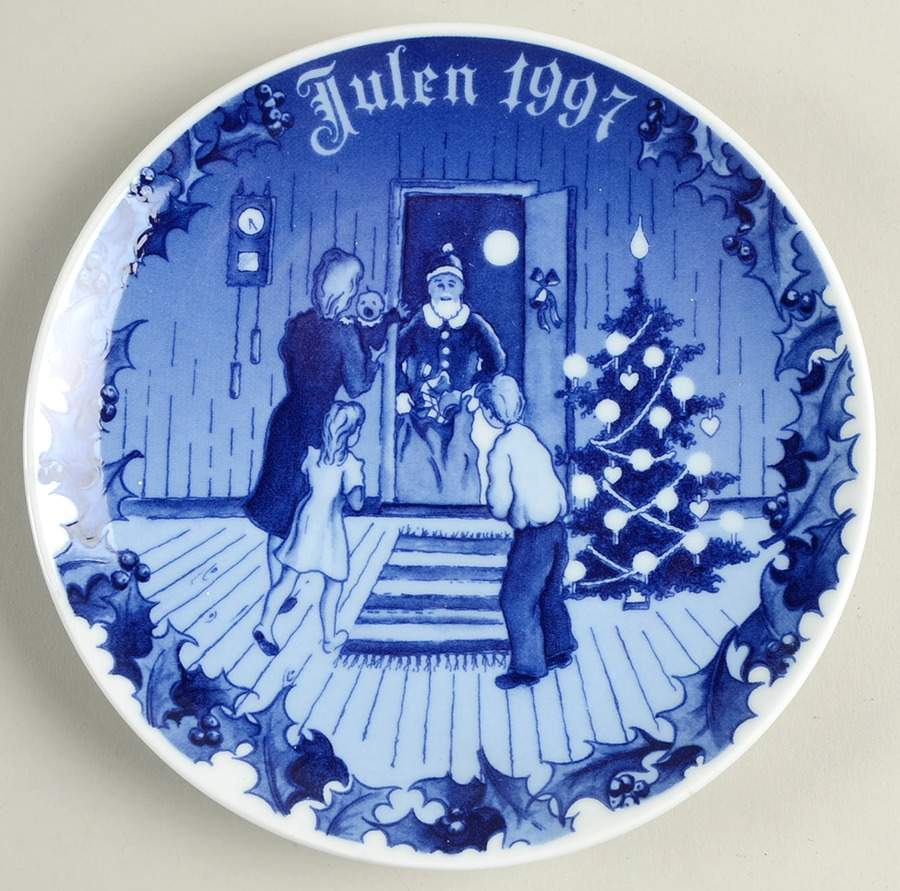 Christmas Plate Here Comes Santa Claus - Boxed by Porsgrund-1