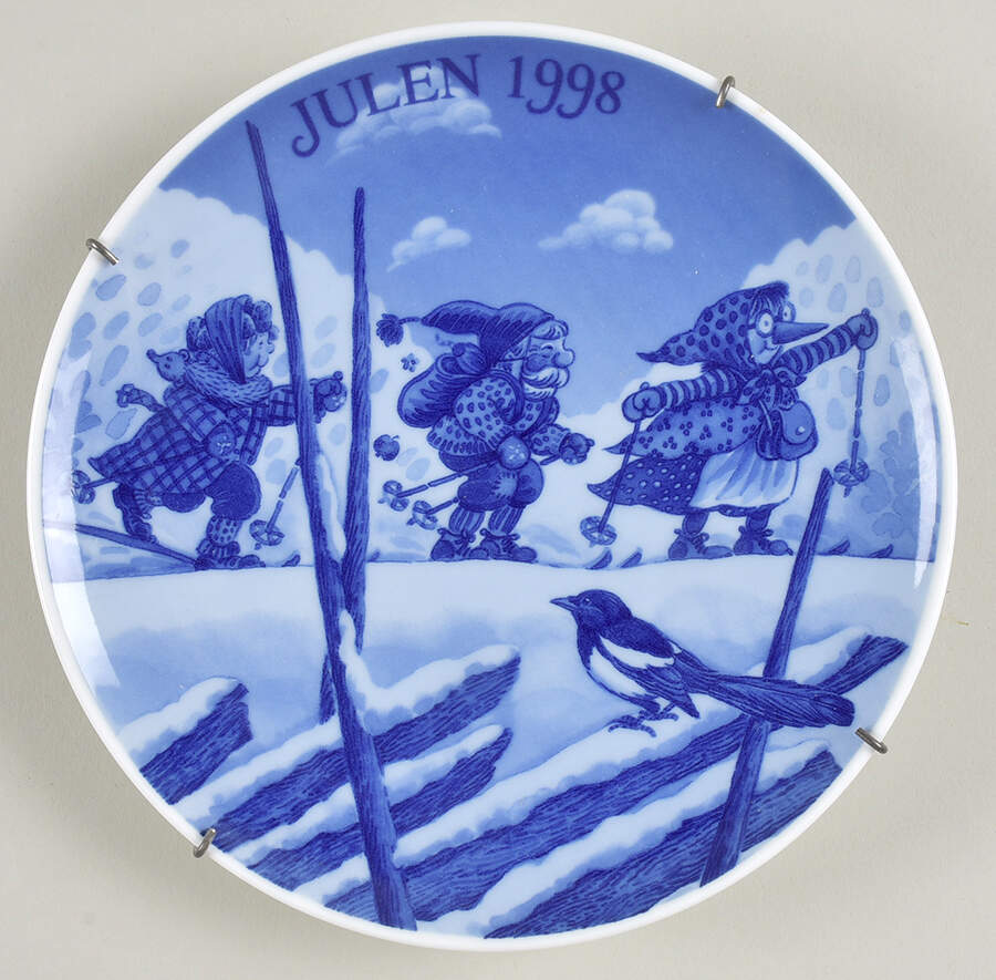 Christmas Plate Christmas Carolers - Boxed by Porsgrund-1