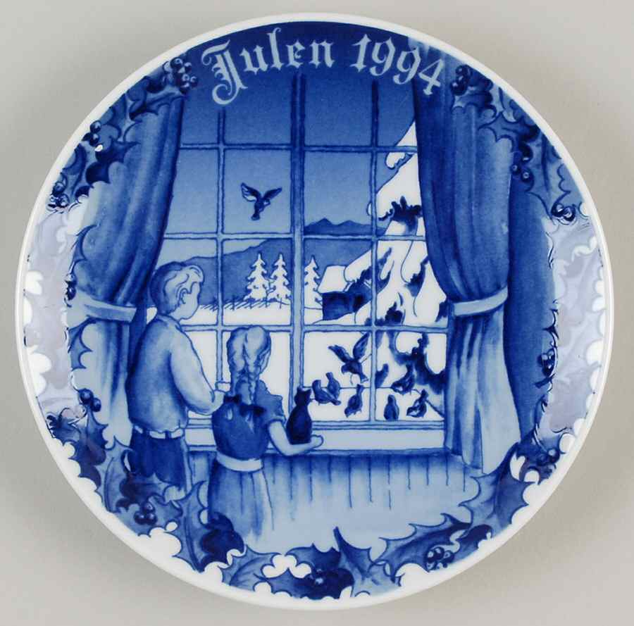 Christmas Plate Feeding The Birds - No Box by Porsgrund-1