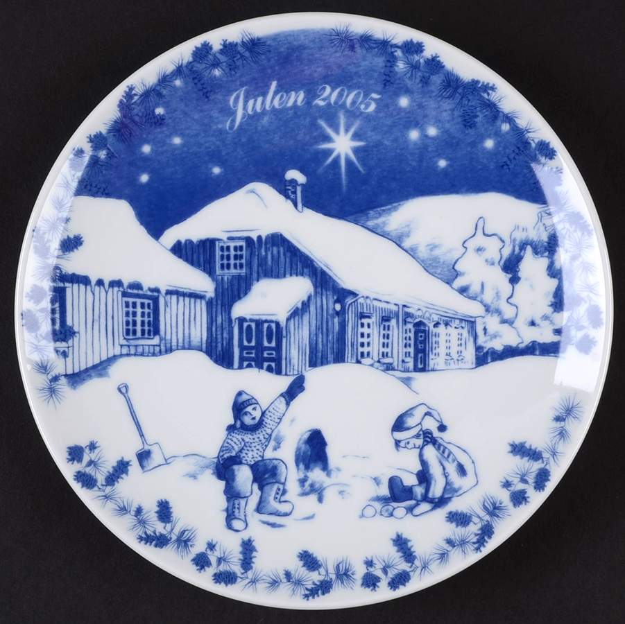 Christmas Plate Kids Playing - Boxed by Porsgrund-1
