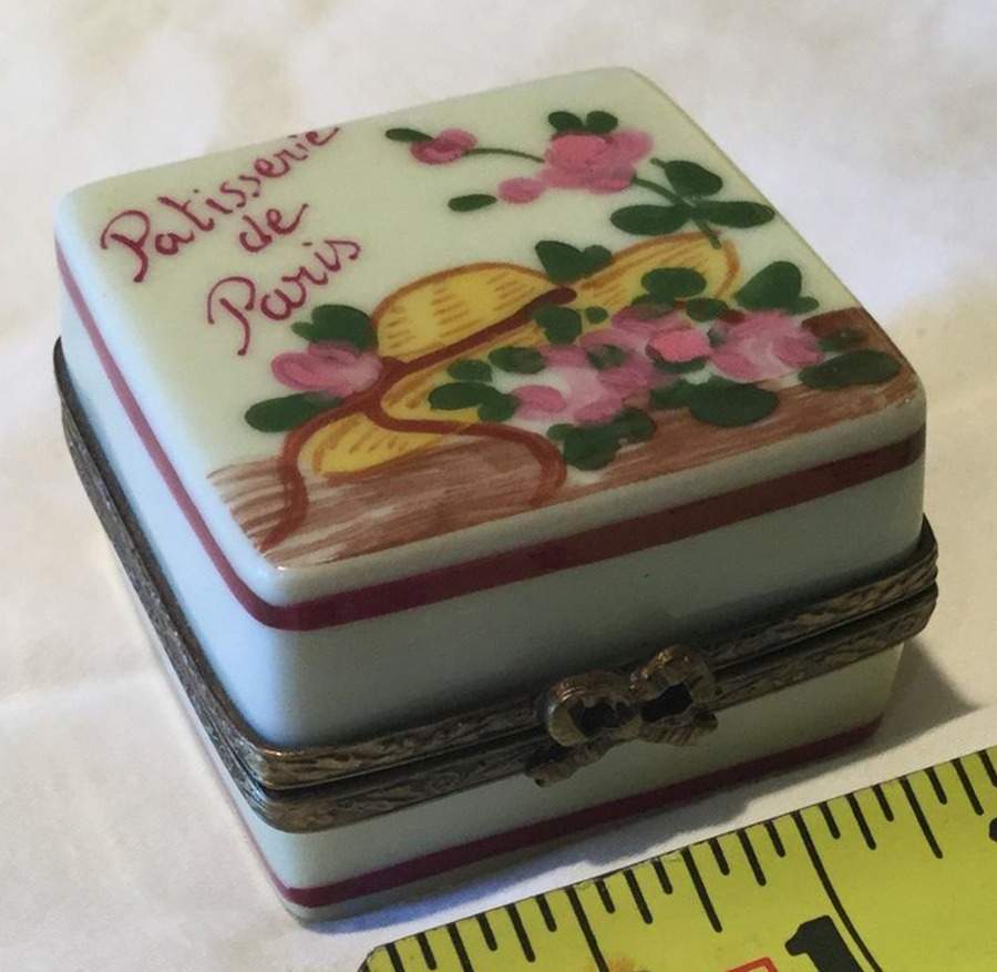 PEINT MAIN LIMOGES BOX Pastry Box - Nb705, No Box by Peint Main-1