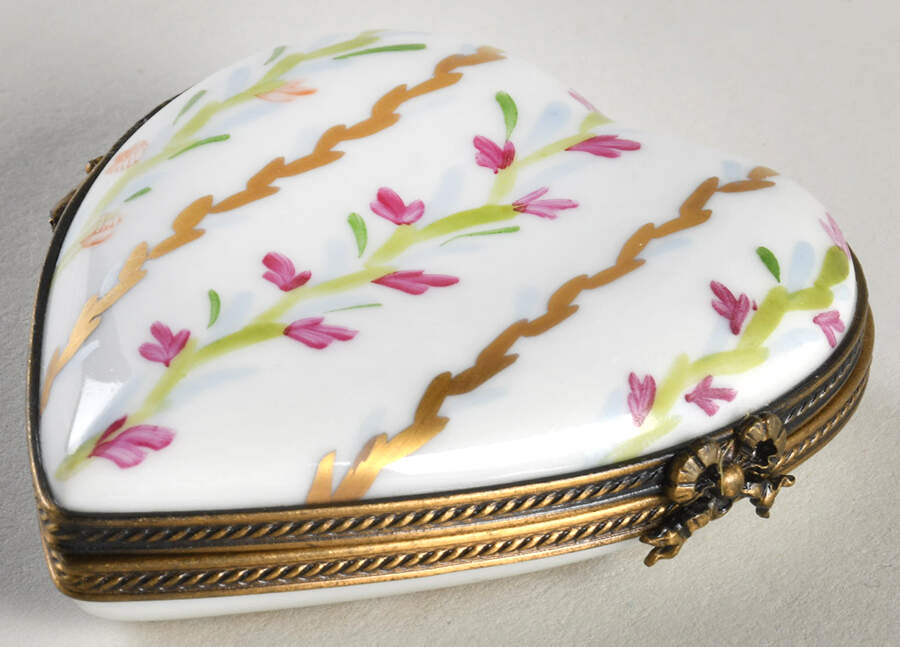 PEINT MAIN LIMOGES BOX Heart Tiny Flowers On Vines - Nb816, No Box by Peint Main-1