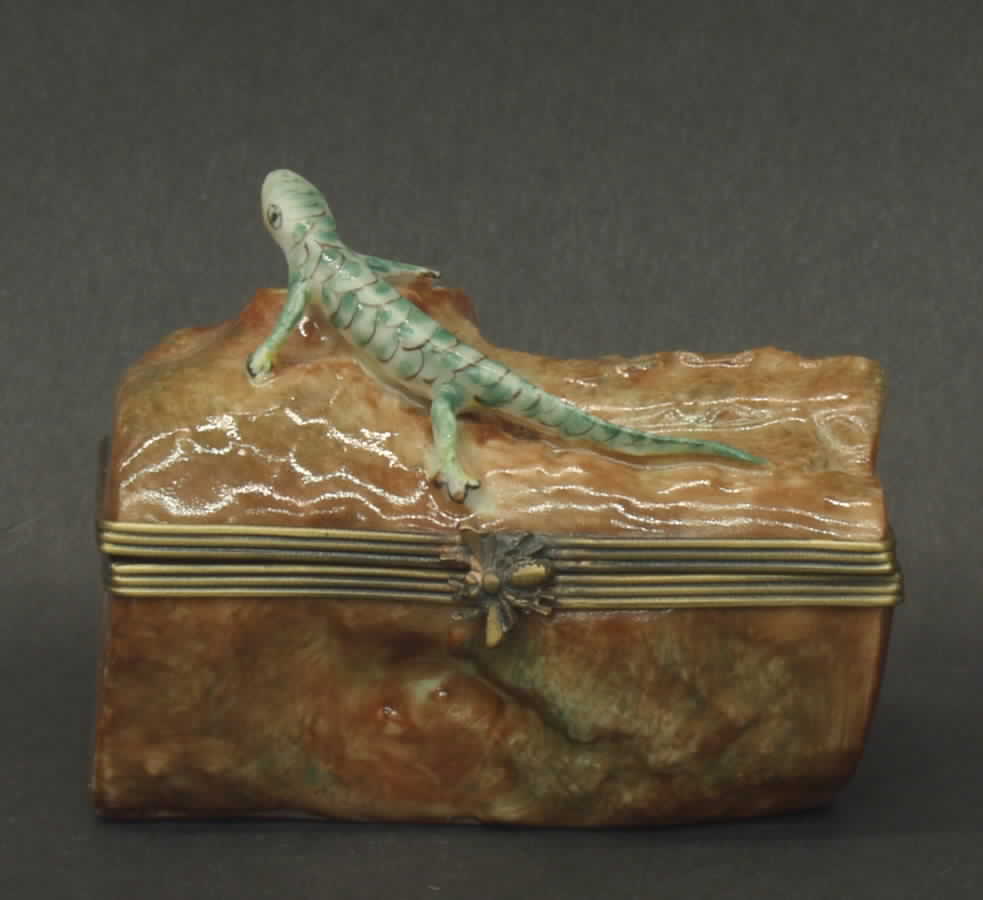 PEINT MAIN LIMOGES BOX Lizard On Log - No Box by Peint Main-1