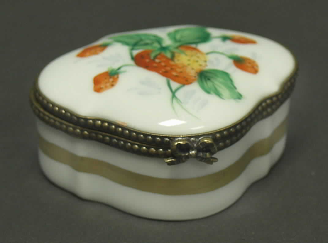 PEINT MAIN LIMOGES BOX Strawberry - Boxed by Peint Main-1