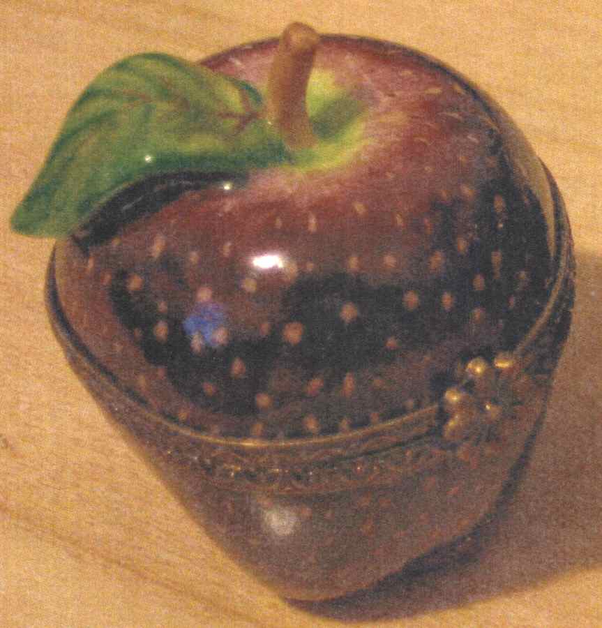 PEINT MAIN LIMOGES BOX Delicious Apple - No Box by Peint Main-1