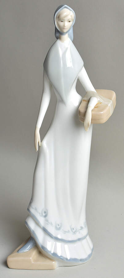Porceval  Figurines Woman With Basket - No Box by Porceval-1
