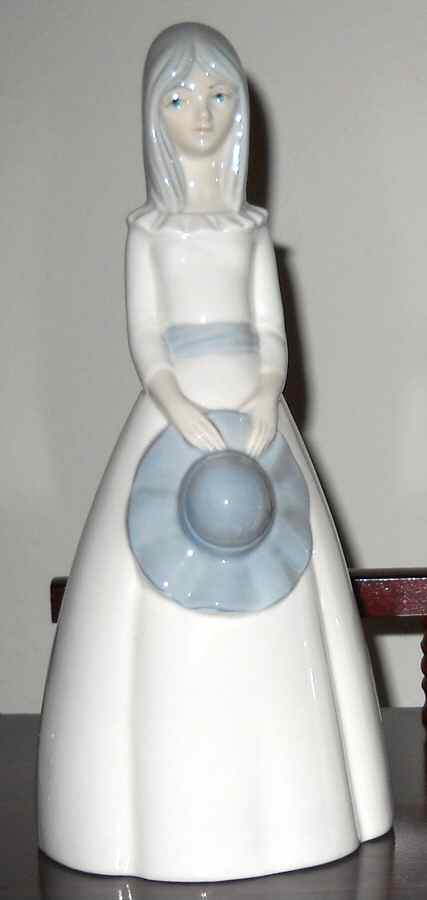 Porceval  Figurines Lady W/ Hat - Boxed by Porceval-1