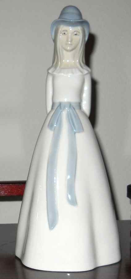 Porceval  Figurines Lady W/ Bow On Dress - Boxed by Porceval-1