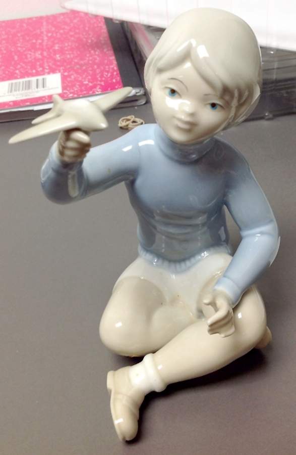 Porceval  Figurines Boy With Plaine - Boxed by Porceval-1