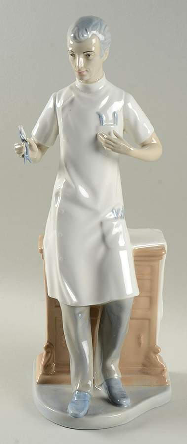 Porcelanas Miquel Requena Figurines Dentist - No Box by Porcelanas Miquel Requena-1