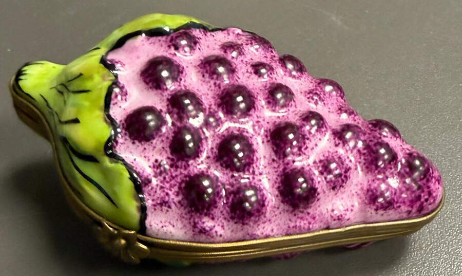 Limoges Boxes Grapes - No Box by Parry Vieille-1