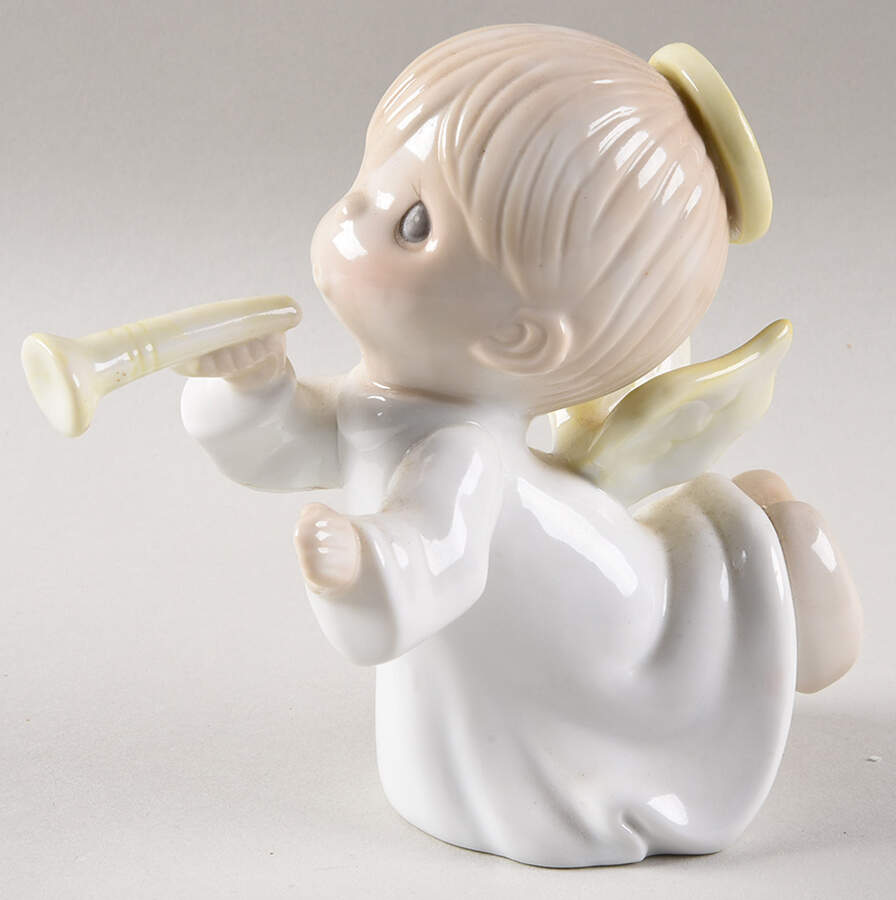 Precious Moments Giftware Angel Treetopper - No Box by Precious Moments-1