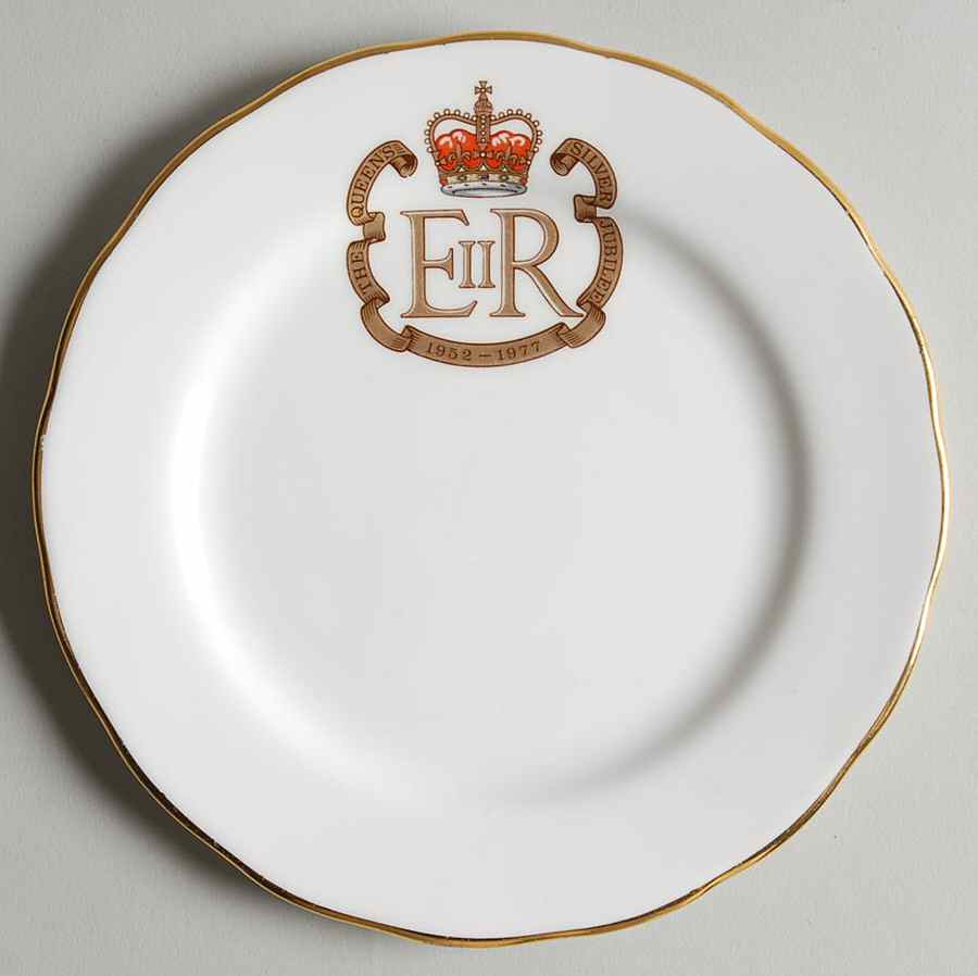 Queen Anne Royalty Giftware Elizabeth Ii-Silver Jubilee Plate - No Box by Queen Anne (England)-1