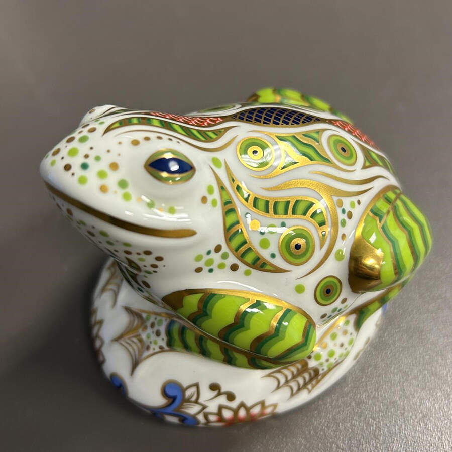 Imari Paperweight Collection Toad - Boxed by Royal Crown Derby-1