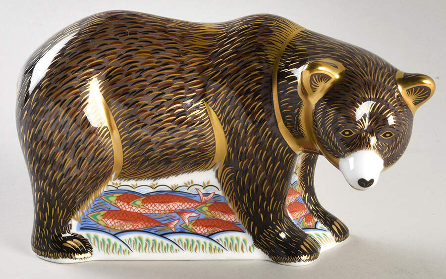 Imari Paperweight Collection Grizzly Bear - Wtih Box Bx385 by Royal Crown Derby-1