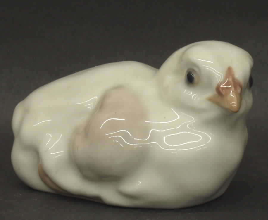 Birds Chicken Squatting - No Box by Royal Copenhagen-1