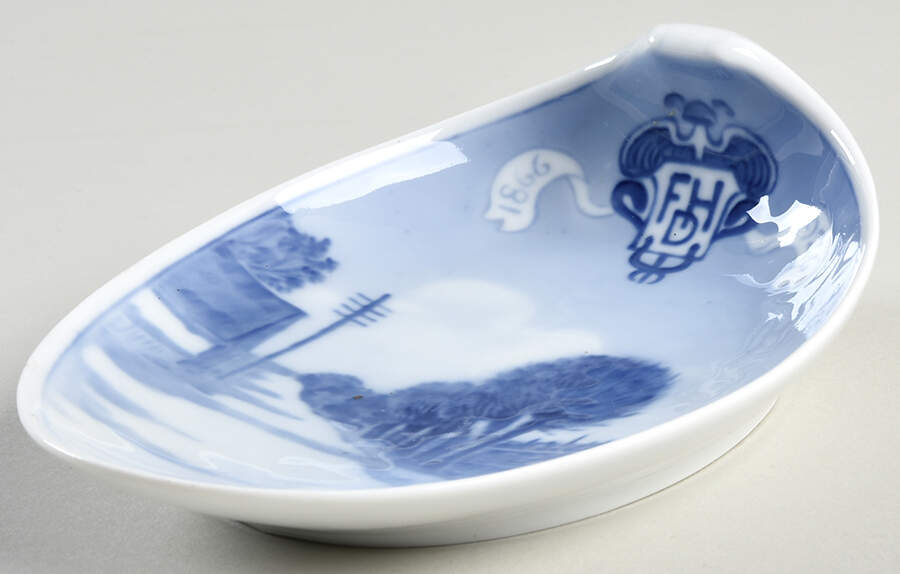 Single Release Commemorative Plates Assoc Of Danish Commercial Travellers - No Box by Royal Copenhagen-1